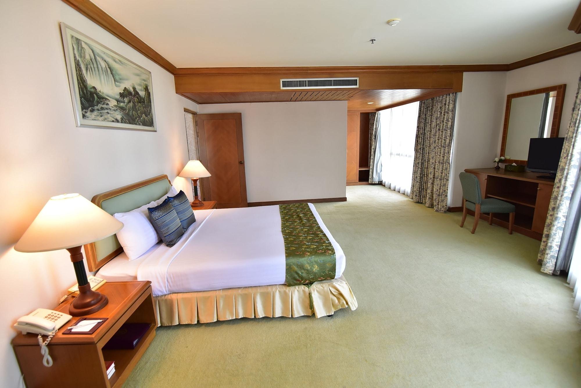 Thumrin Thana Hotel Транг Экстерьер фото