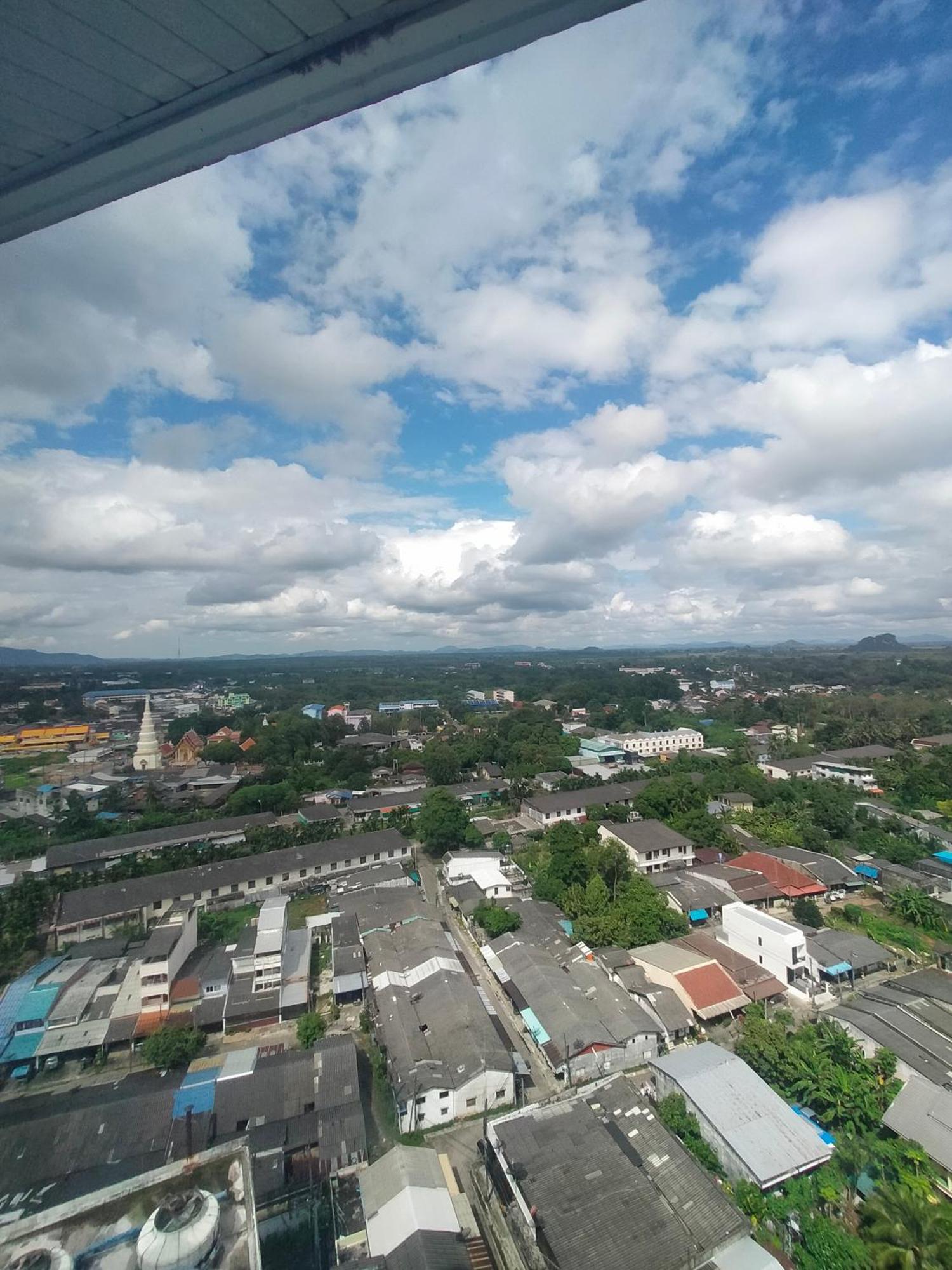Thumrin Thana Hotel Транг Экстерьер фото