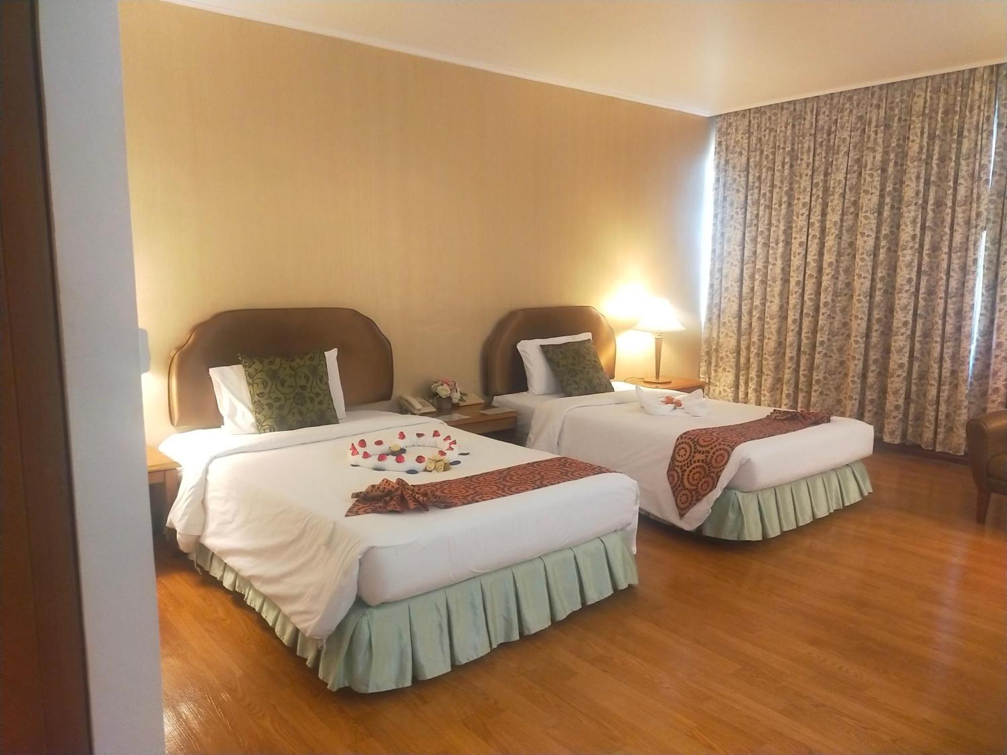 Thumrin Thana Hotel Транг Номер фото