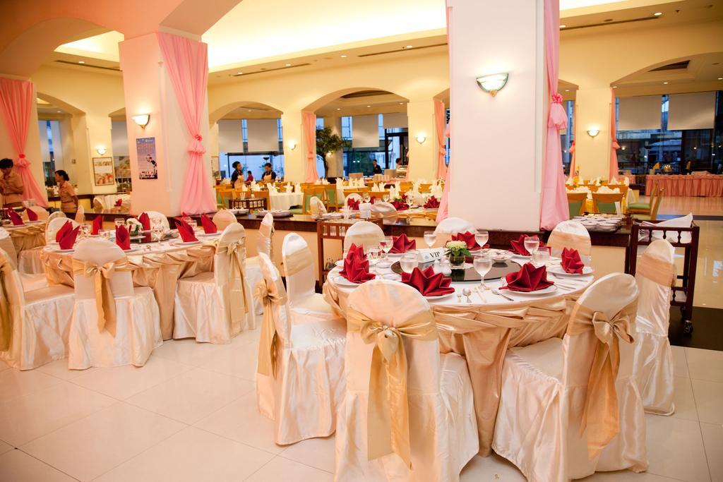 Thumrin Thana Hotel Транг Экстерьер фото
